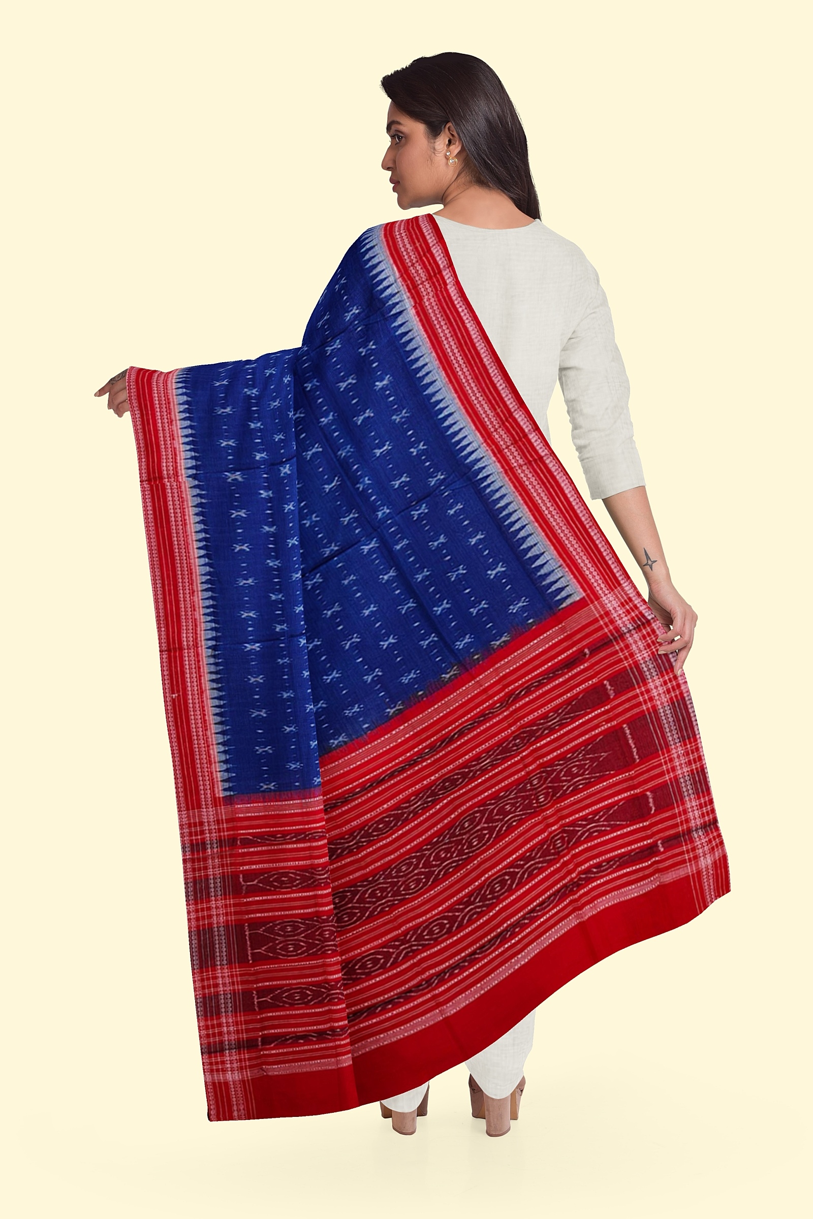 Blue Red Sambalpuri Handwoven Single Ikat Cotton Dupatta Image 2