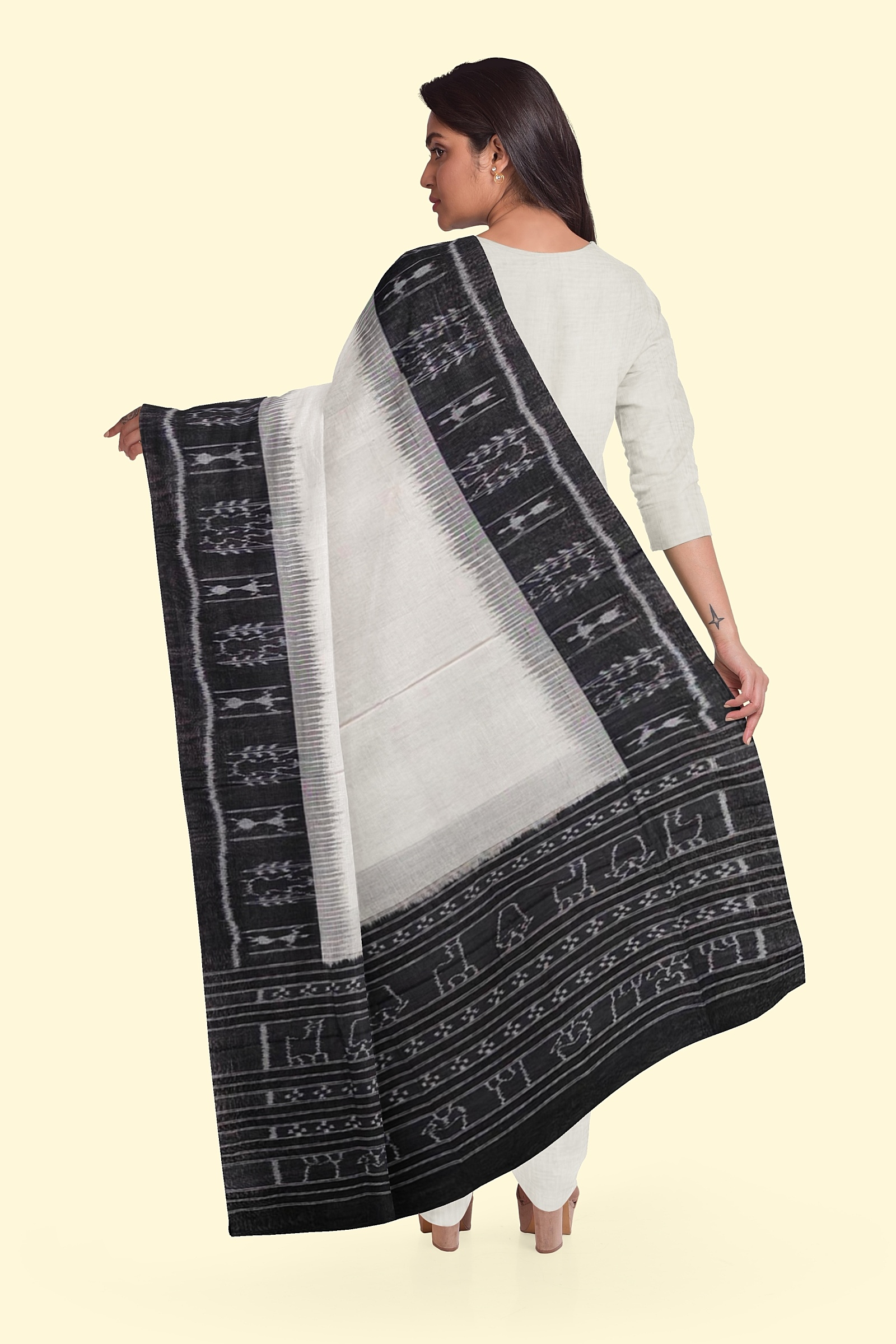 White Sambalpuri Handwoven Single Ikat Cotton Dupatta Image 2