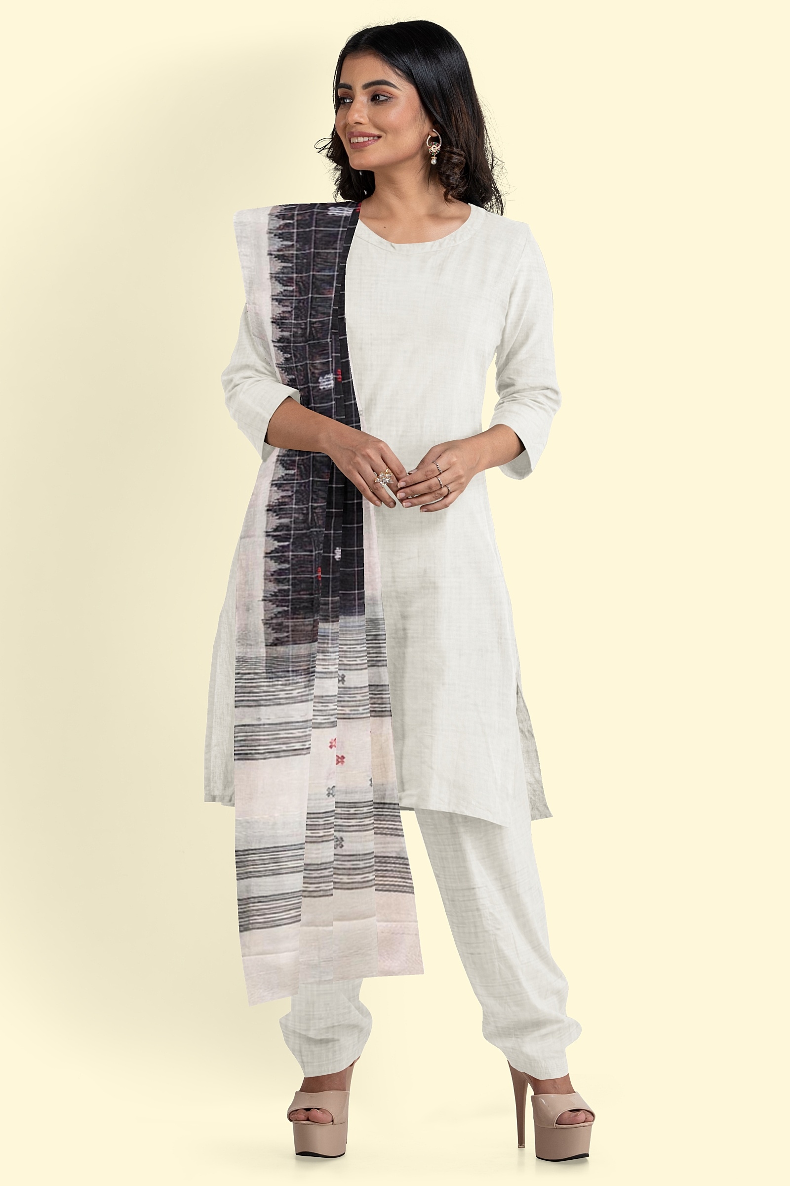 Black White Sambalpuri Handwoven Single Ikat Cotton Dupatta Image 3